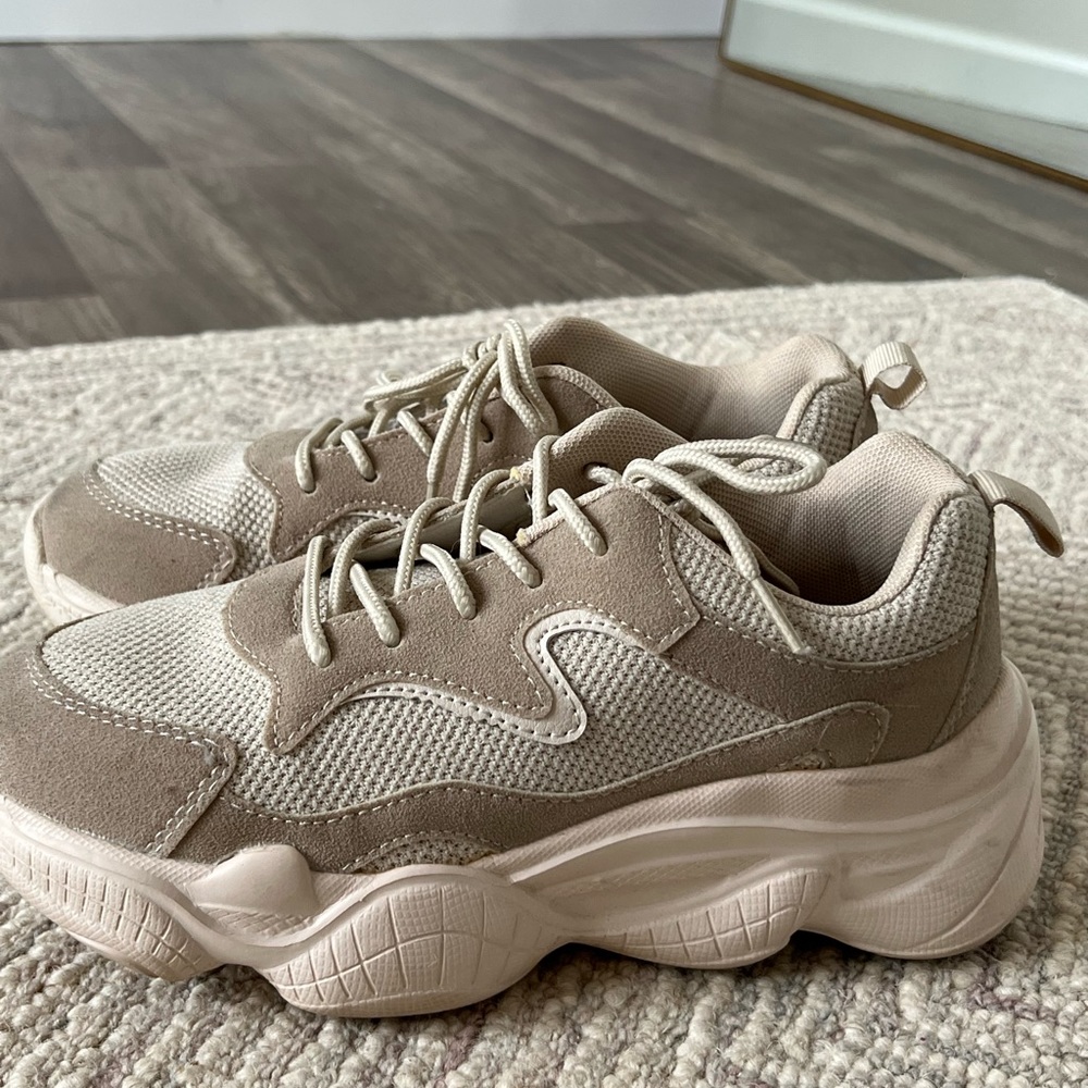 Tan Easy Sneakers